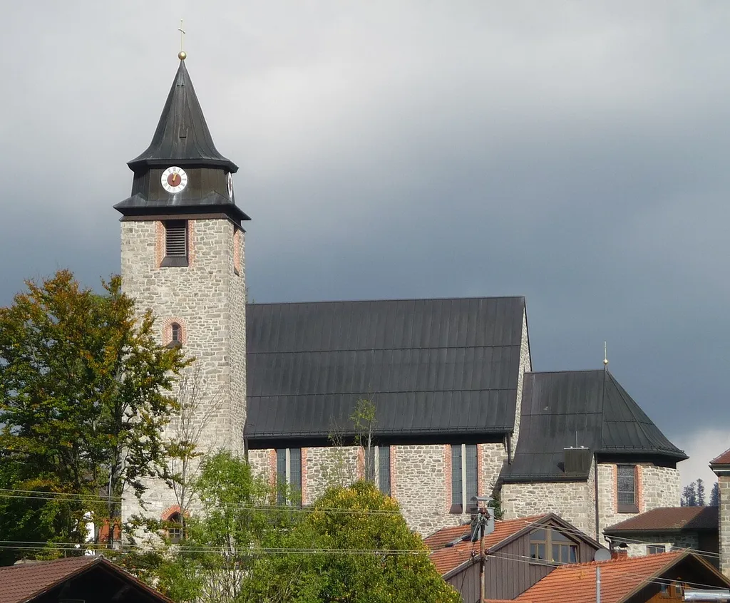Die Pfarrkirche St. Heinrich und Gunther in Schönbrunn am Lusen
