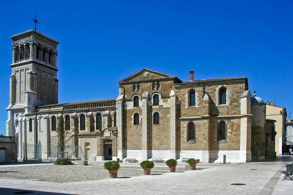 Cathédrale Saint-Apollinaire, Valence, Drôme, France