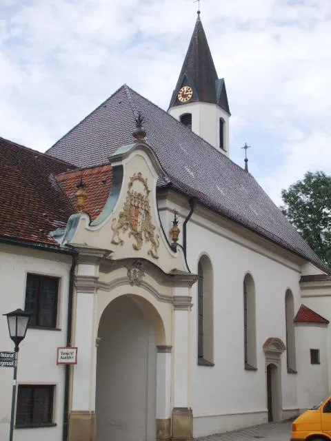 Eingang zum Schloss Oberkirchberg und zur Kirche St. Sebastian, Oberkirchberg, Gemeinde Illerkirchberg, Alb-Donau-Kreis
