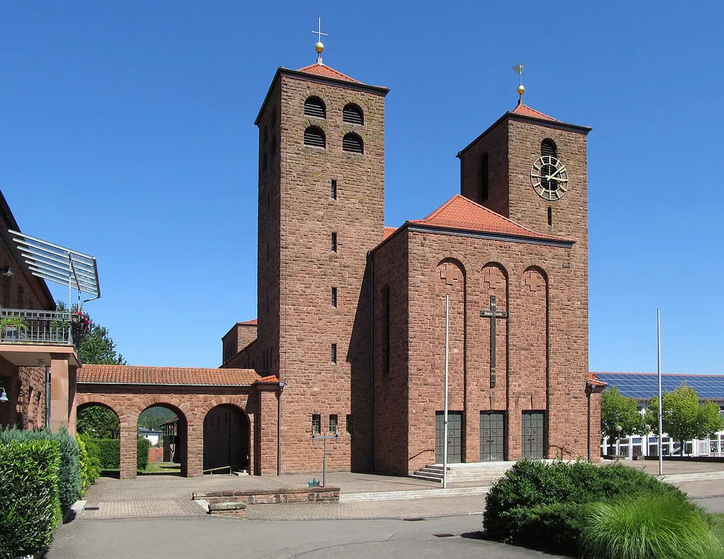 Die katholische Pfarrkirche Christkönig in Hauenstein, Kreis Südwestpfalz, Rheinland-Pfalz