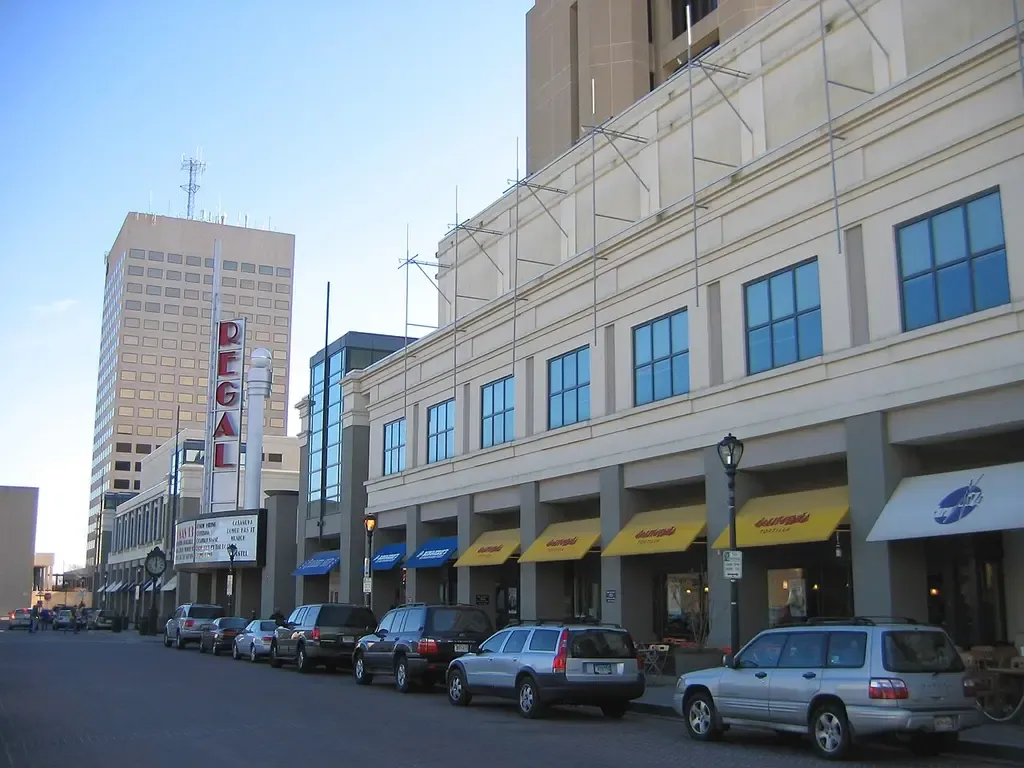 Regal Rockville Center Stadium 13