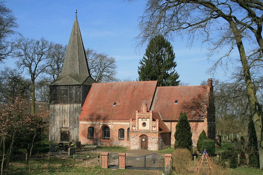 Mödlich, Gemeinde Lenzerwische, Südseite der Dorfkirche