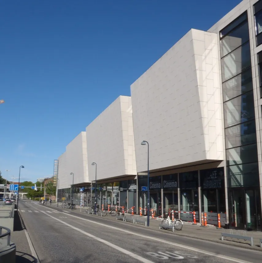 Lyngby Kulturhus ved Klampenborgvej.