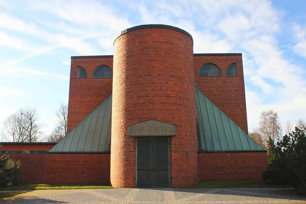Die evangelische Kreuzkirche aus dem Jahre 1963 in der Tilsiter Straße
