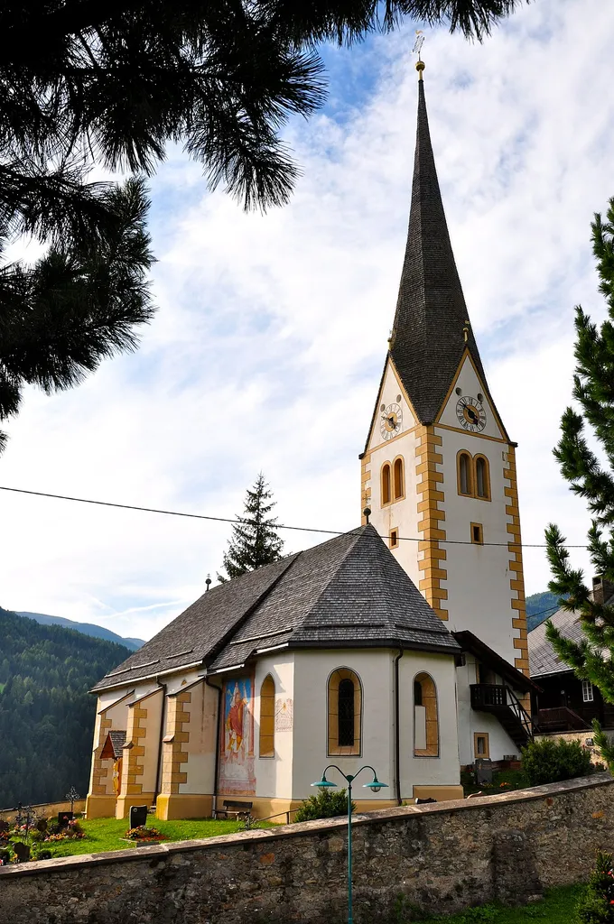 Catholic parish church Holy John the Baptist and cemetery, municipality Radenthein, district Spittal an der Drau, Kärnten / Österreich / EU