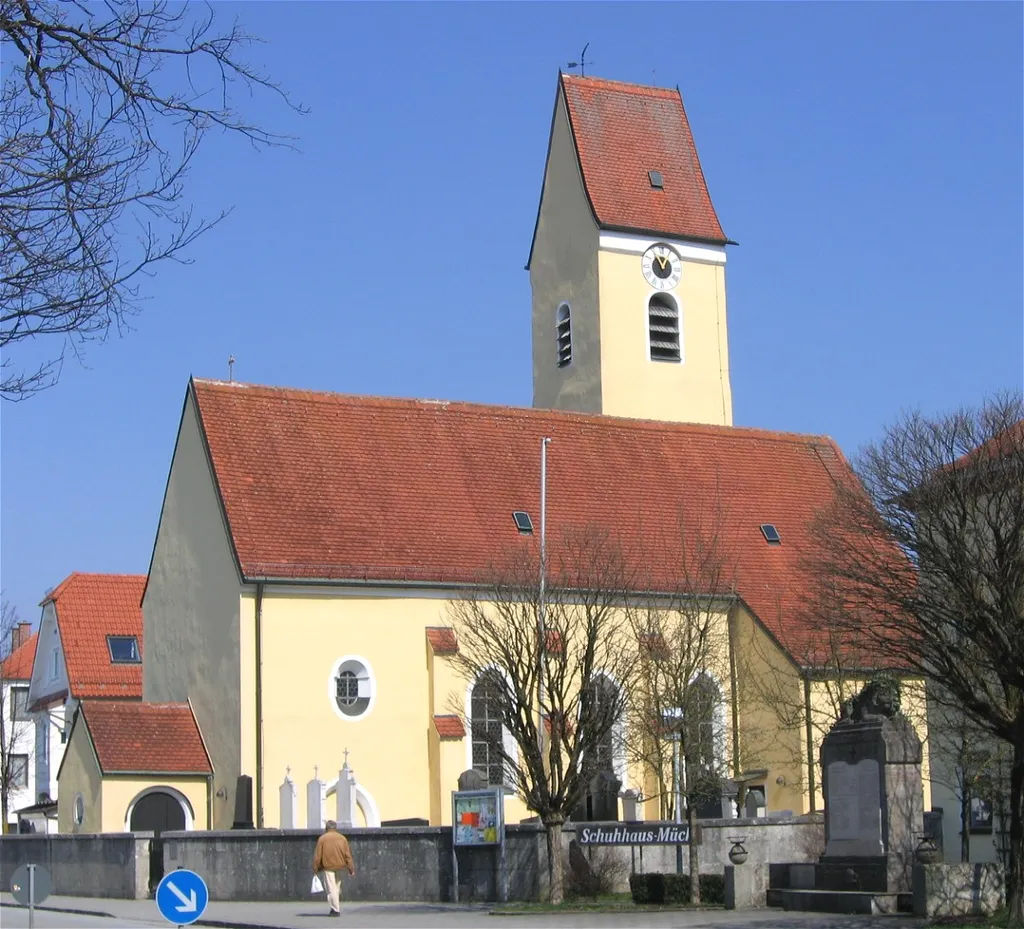 Höhenkirchen, Parish Church of the Nativity of the Virgin Mary from south-west.