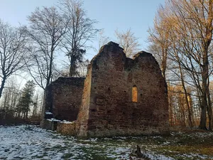 Ruine der Kirche Leisenberg bei Gillersheim