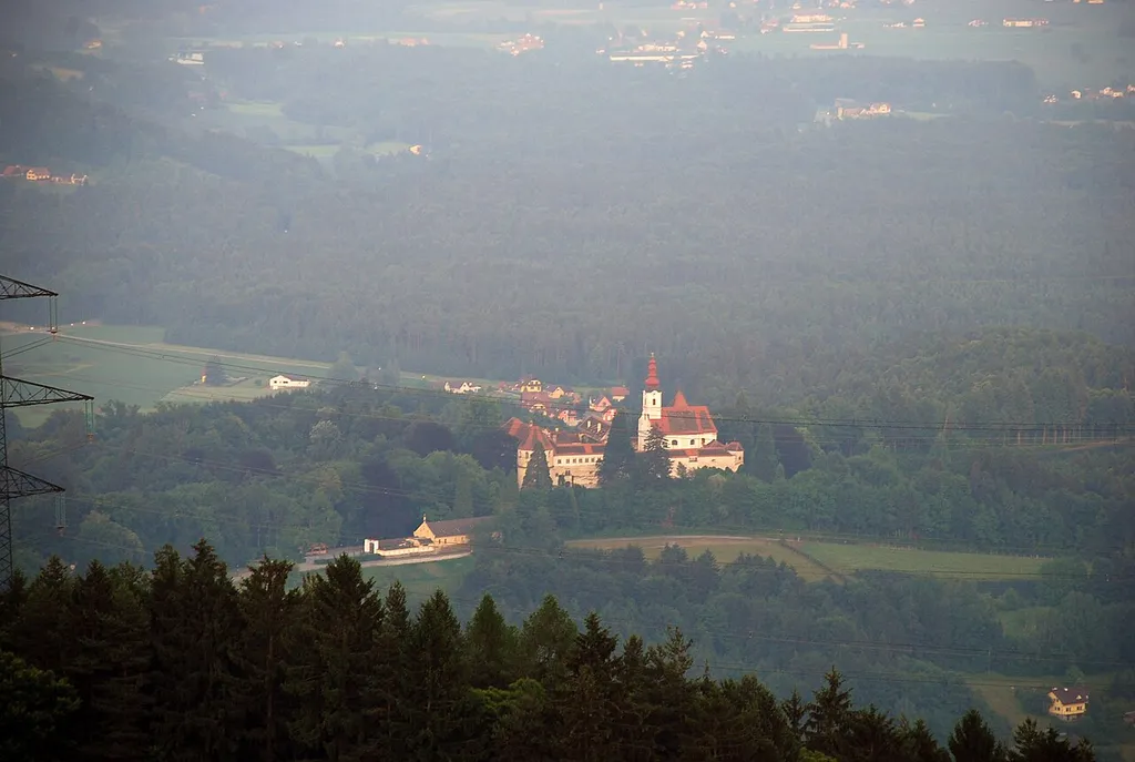 Hollenegg, Steiermark, Österreich: Hollenegg von der St. Wolfgang Kirche aus gesehen This media shows the protected monument with ObjektID 3948 in Austria. (Commons, de, Wikidata)