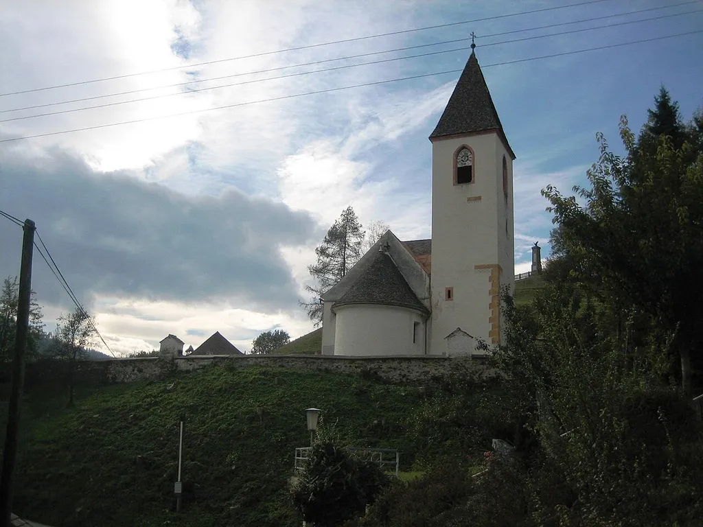 Kath. Pfarrkirche hl. Georg und Friedhof