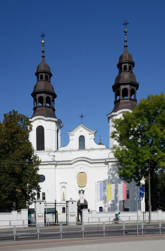 Fasada kościoła pw. Narodzenia Najświętszej Maryi Panny w Mińsku Mazowieckim.