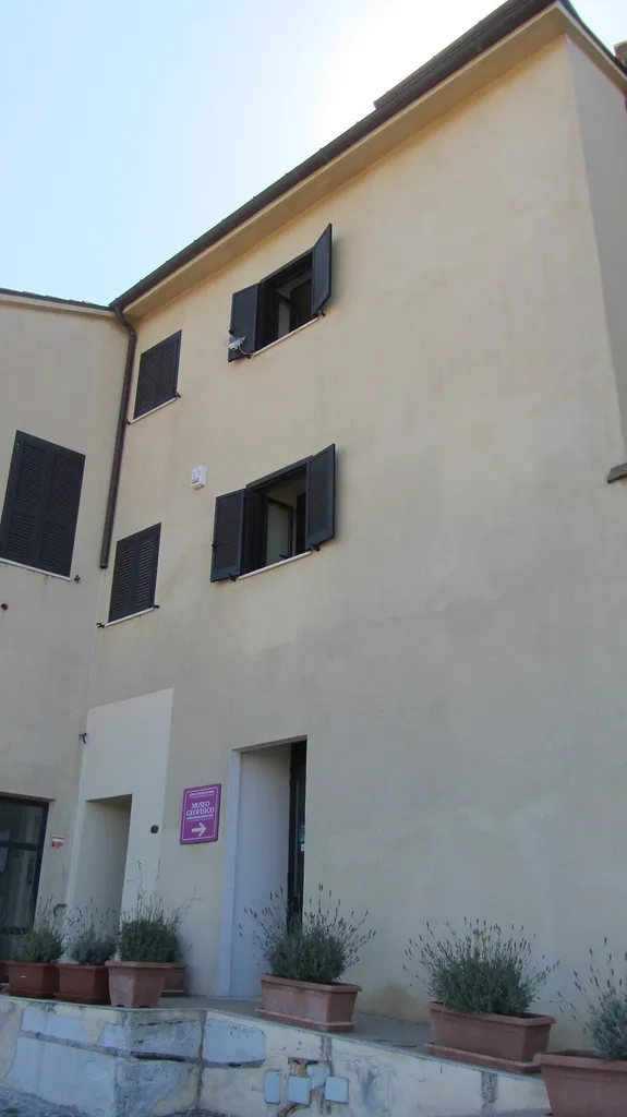 Museo di geofisica di Rocca di Papa - Veduta dell'ingresso