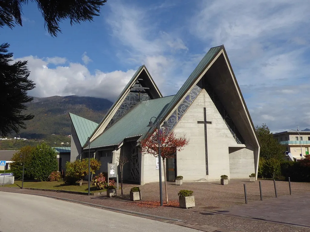 Calceranica al Lago (Trentino, Italy), Our Lady of the Rosary church