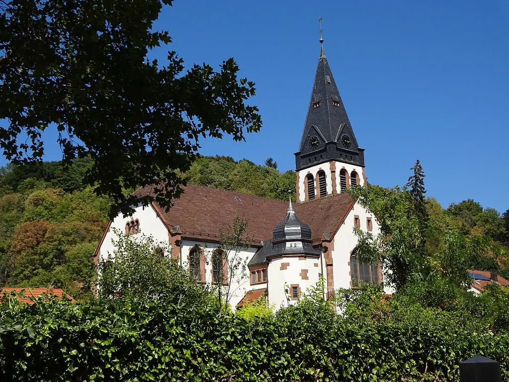 evang. Melanchthonkirche in Heidelberg-Rohrbach von Südwesten