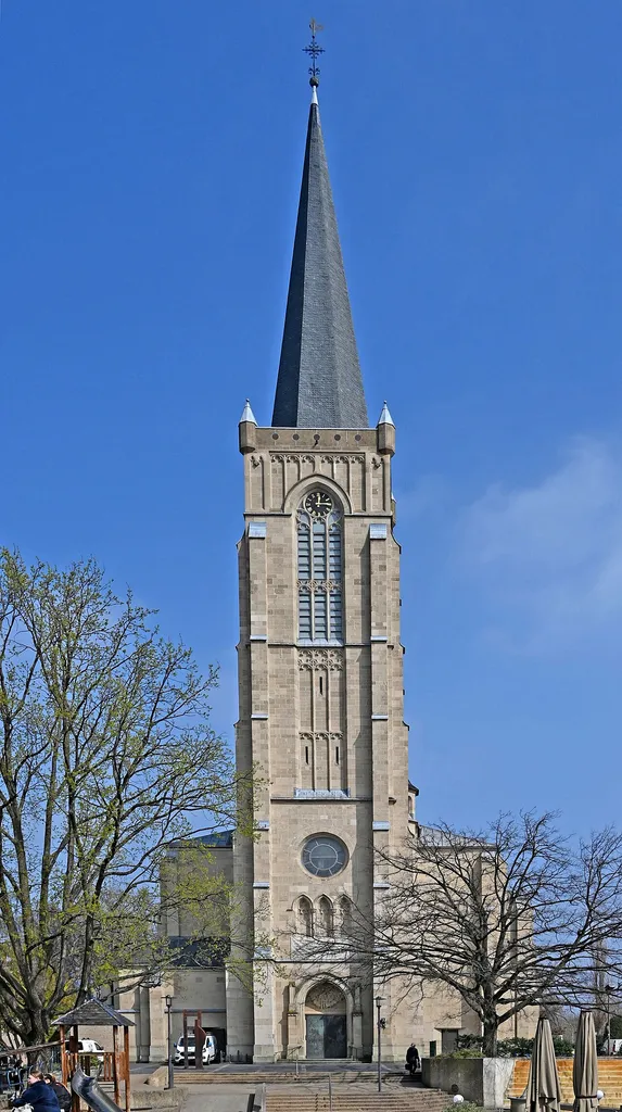 Herz-Jesu-Kirche (Euskirchen), Turm von Südwesten