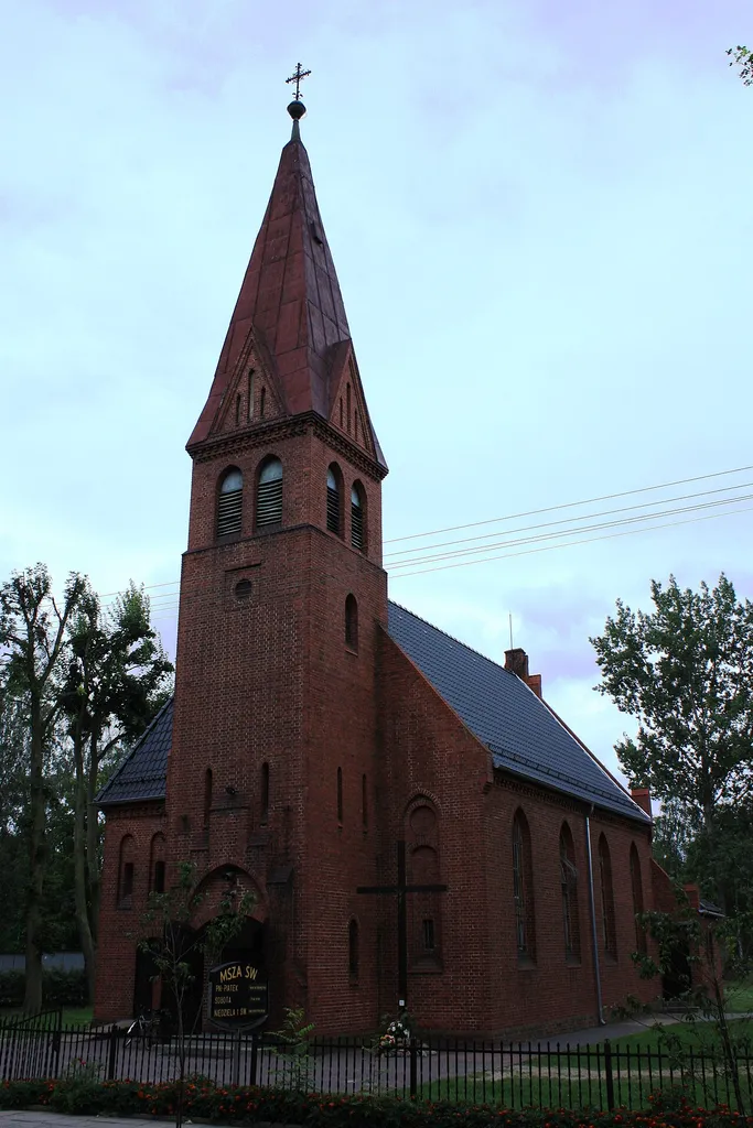 Rokietnica, ul. Szamotulska 30a - dawny kościół ewangelicki, obecnie rzymskokatolicki parafialny pw. Chrystusa Króla z 1890 r. (zabytek nr 2622/A)