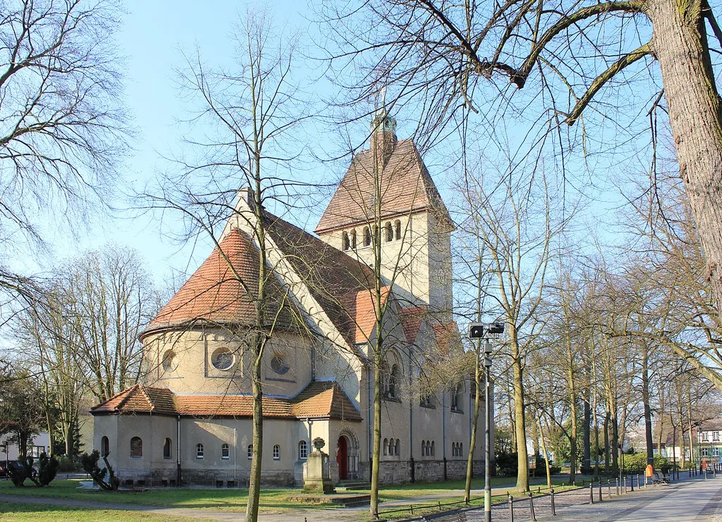 This file was uploaded with Commonist. Dorfanger Ev. Kirche Alt-Tegel, 1911-12 von Jürgen Kröger mit Grabmal Wilhelmine Anne Susanne v. Holwede, geb. Colomb, um 1784