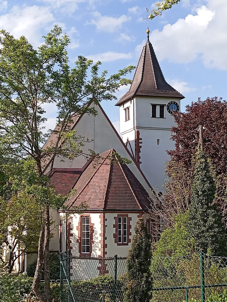 Laurentiuskirche (Haiterbach) Der Turm ist in seinem Grundriss und bis zum "geschindelten" Aufsatz original erhalten. Zusatz: Gleichzeitiger Bau der Stadtmauer und der umlaufenden Kirchenmauer möglich (ca. Mitte bis Ende 13. Jahrhundert).