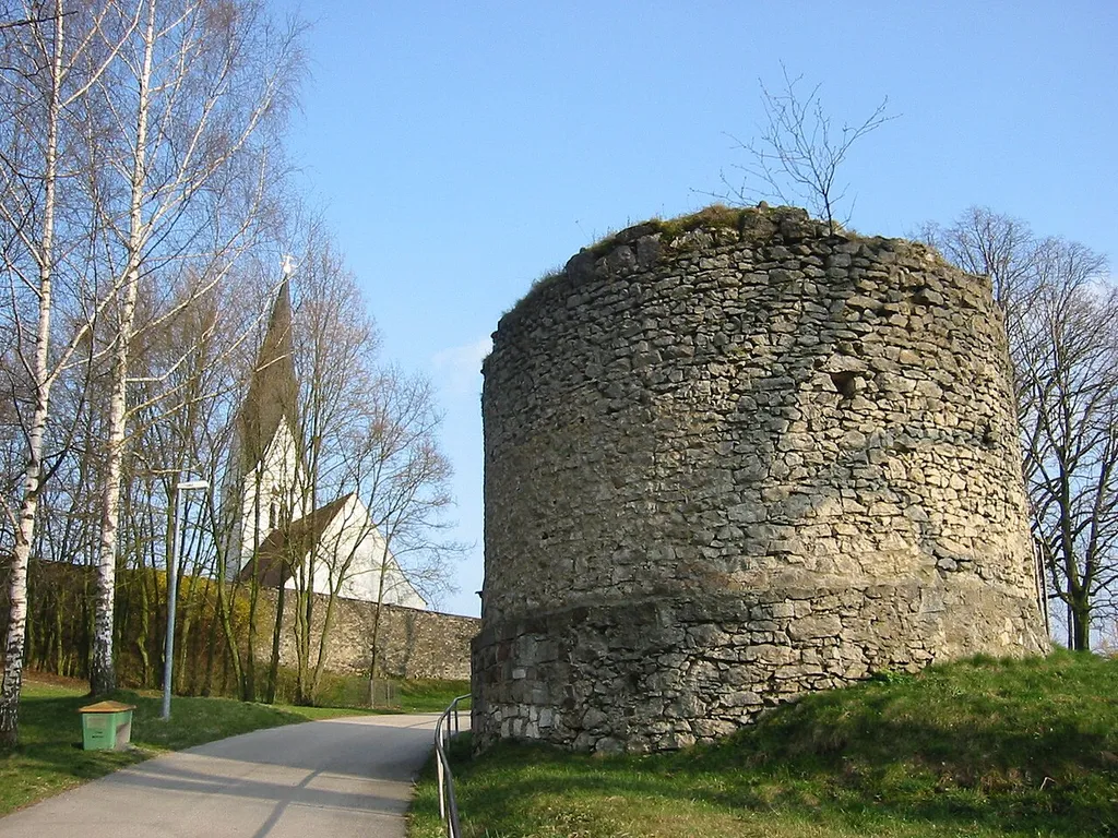 thumb|right|anderer Blickwinkel anderer Blickwinkel (Original text: Kirche "Zu unserer lieben Frau" und "Feiglturm") Sonstiges: