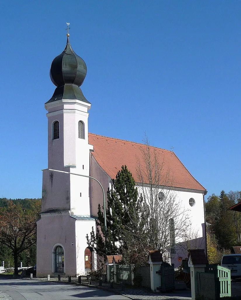 Die Nebenkirche St. Ulrich (ehemalige Pfarrkirche) in Rathsmannsdorf