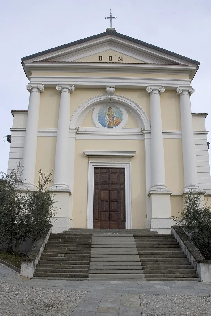Chiesa di San Lorenzo martire con la scalinata neorinascimentale