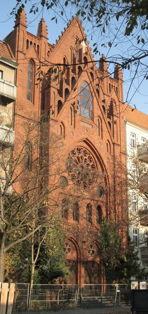 Fassade der St.-Petrus-Kirche