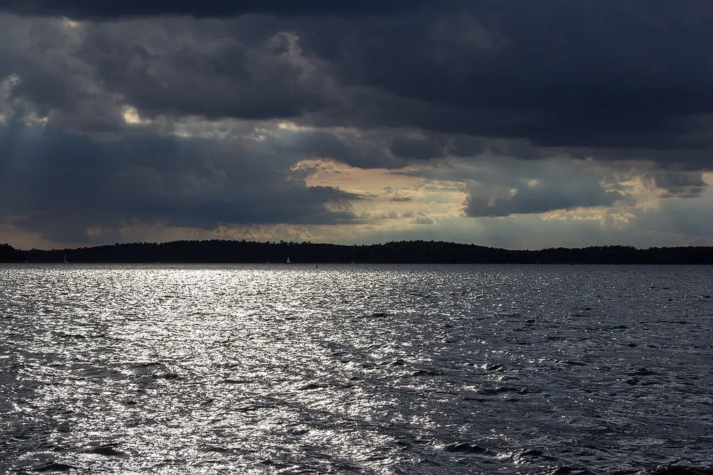 Blick über die Müritz (Binnenmüritz), Waren, Teil des Landschaftsschutzgebiets L 41a „Mecklenburger Großseenland“