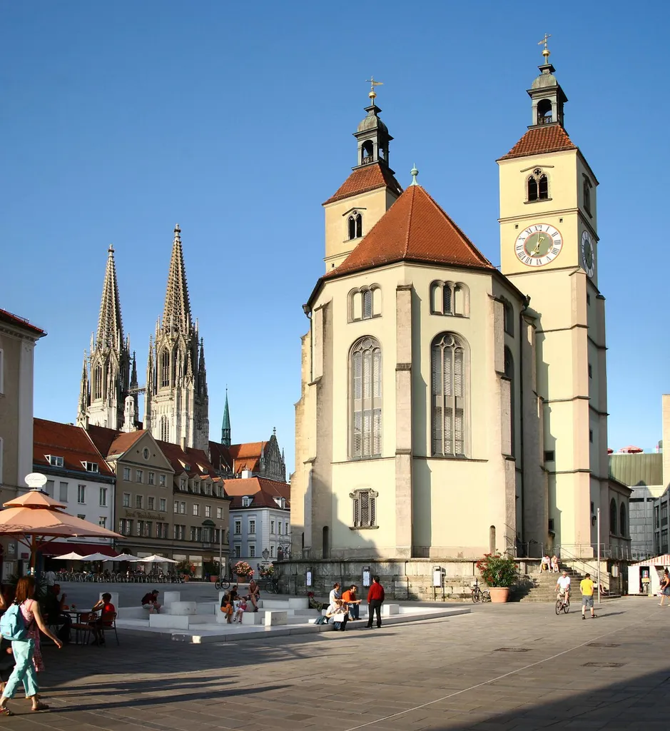 Beschreibung: Regensburg Neupfarrplatz Quelle: selbst fotografiert Datum: Juni 2006 Fotograf: Karsten Dörre (grizurgbg)