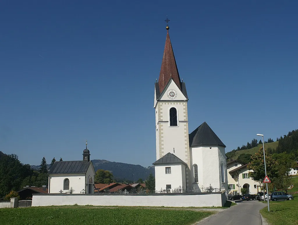 Kath. Pfarrkirche hl. Wolfgang, Friedhof u. Kriegerkapelle