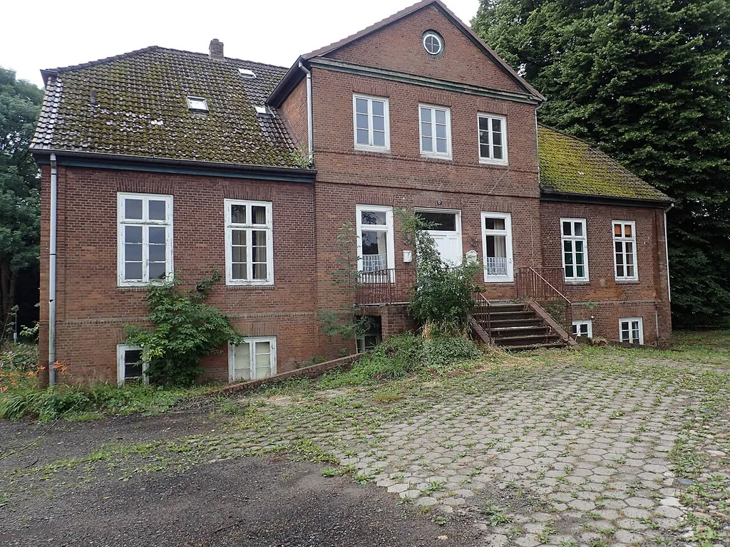 Verwalterhaus auf der Domäne Riepenburg von 1853, Nordeingang; Hamburg Kirchwerder; Kraueler Hauptdeich 17; erbaut nach Plänen des Baumeisters Johann Hermann Maack und des Ratszimmermanns Fetterlein