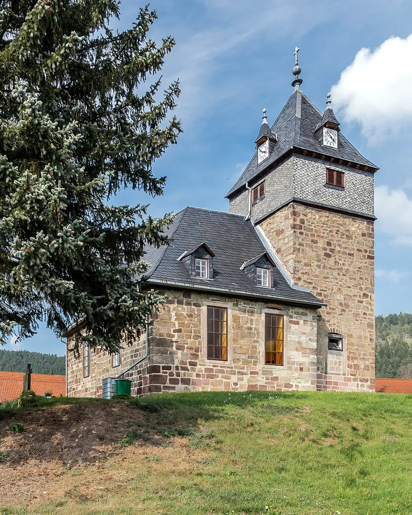 Denkmalgeschützte Kirche in Solsdorf, Ortsteil von Königsee-Rottenbach, Südwestansicht