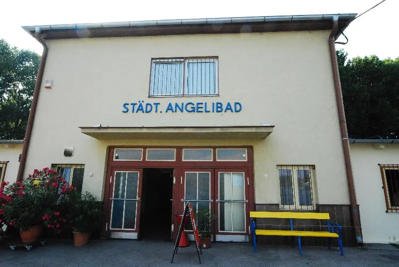 Das Strandbad Angelibad oder kurz nur Angelibad ist ein städtisches Sommerbad am rechten Ufer der Alten Donau im 21. Wiener Gemeindebezirk Floridsdorf unterhalb des Floridsdorfer Wasserparks.