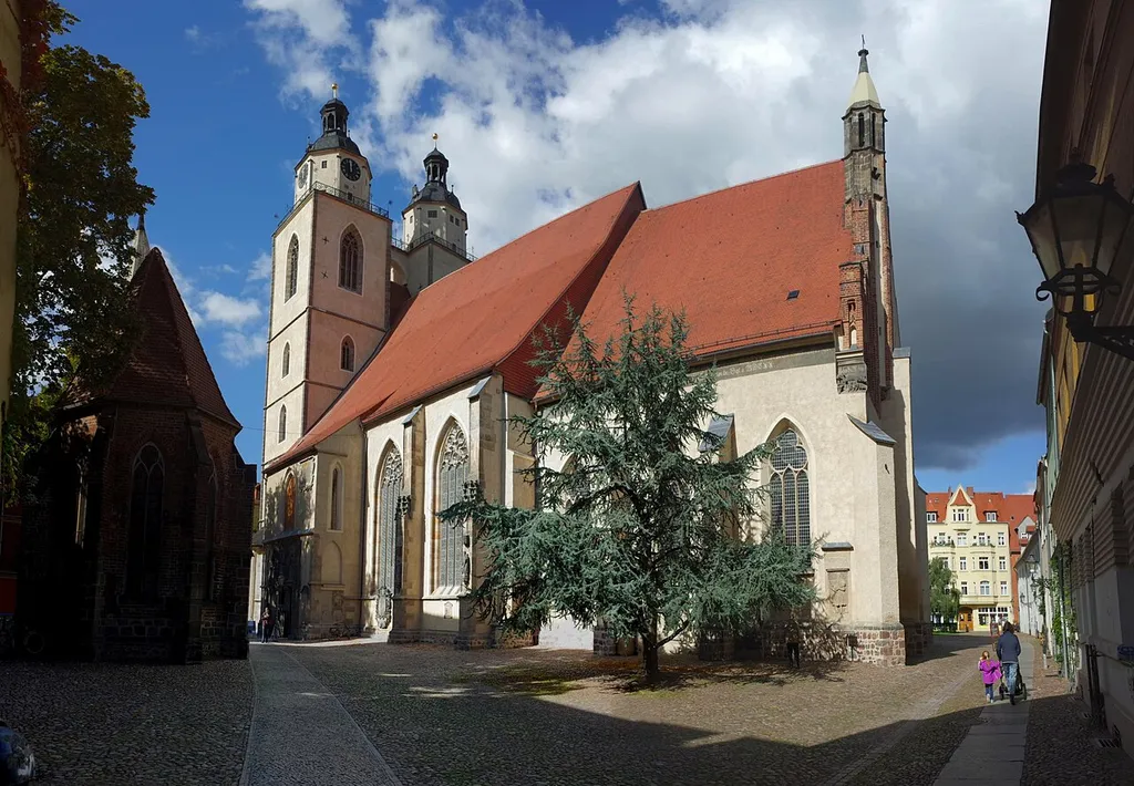 Die Stadsgemeentekerk Sint Marien op die kerkplein van Lutherstad-Wittenberg, Sakse-Anhalt, Duitsland