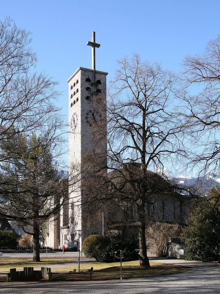 aus dem DEHIO Vorarlberg 1983: Stadtpfarrkirche Hl. Kreuz, Zentralbau nach Plan von Albert Otto Linder 1932-34 in Bludenz, Vorarlberg