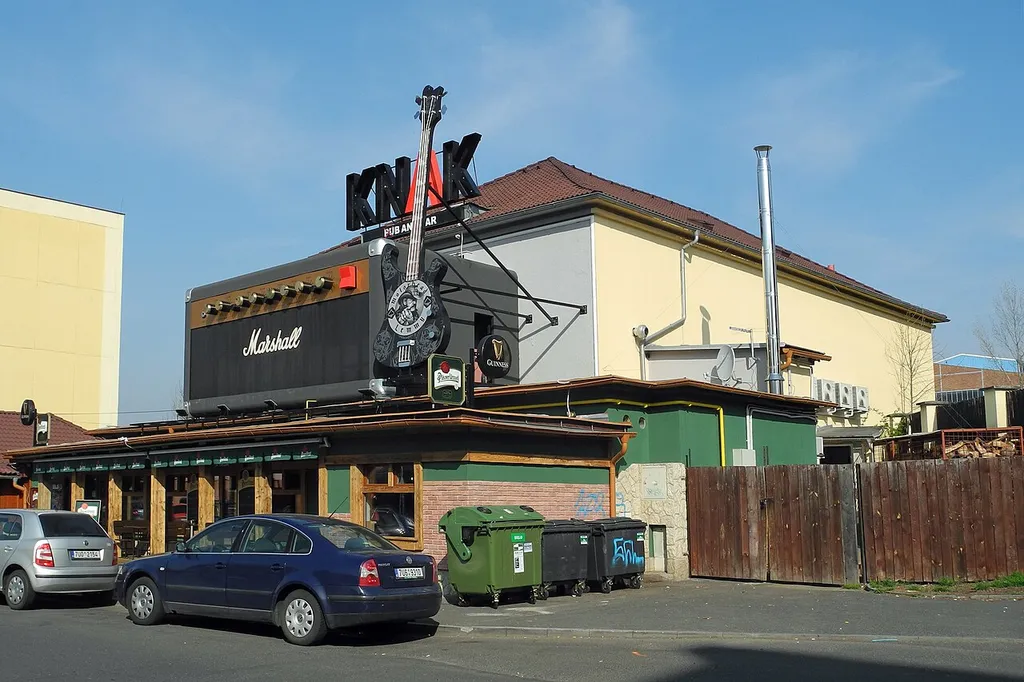 Ehem. Kino Capitol in Řetenice, Rooseveltovo nám. 265/3 (früher Settenz); Architekt: Richard Brosche (1936/37), siehe [1]