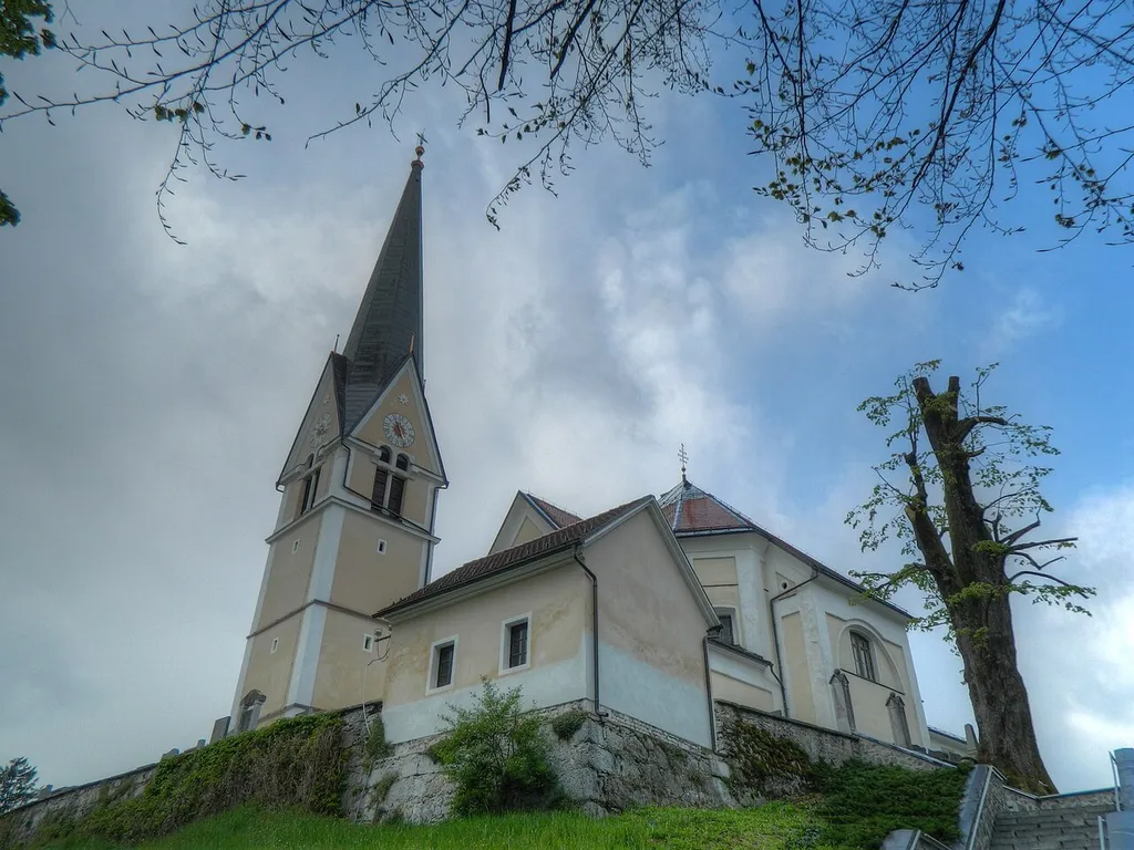 Slika cerkve Marijinega rojstva v Homcu, HDR.