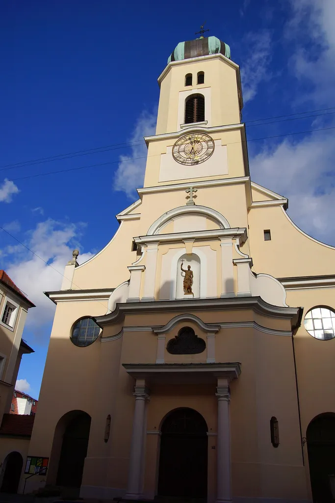 Die katholische Pfarrkirche St. Michael in der Wilhelm-Marx-Straße in Nürnberg: