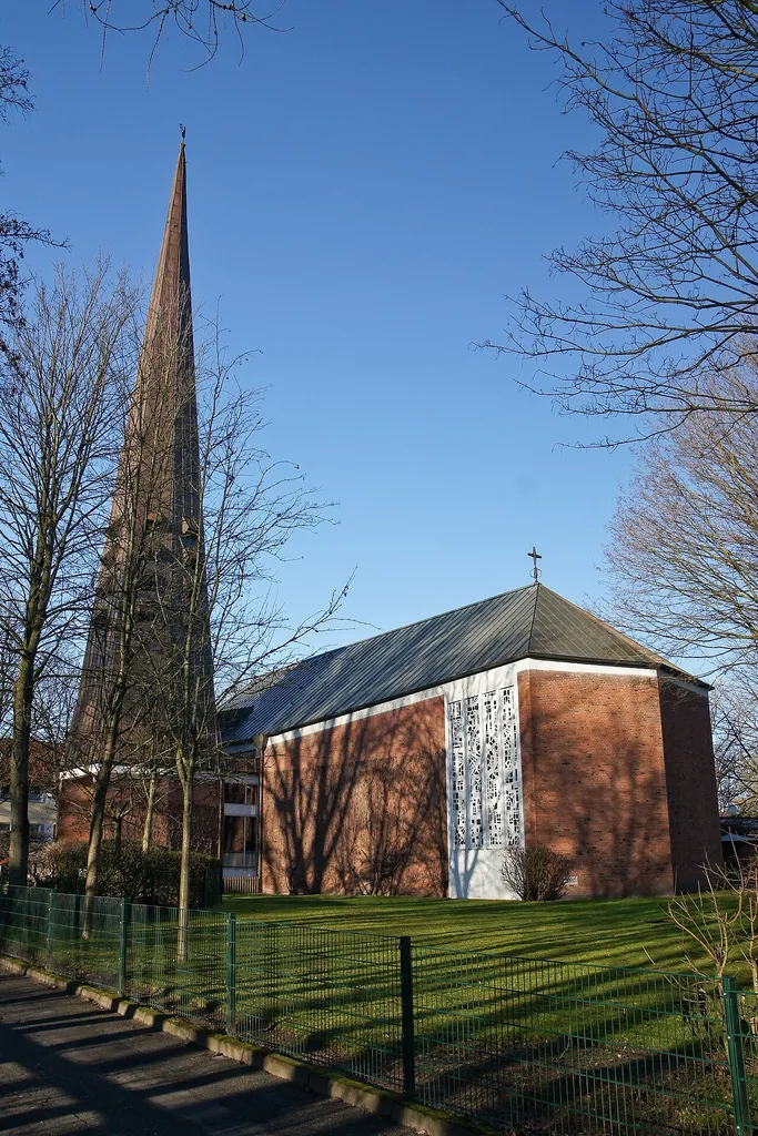 Flensburg-Südstadt, Diblerstr. 4. St. Paulus Kirche in Flensburg. Erbaut 1959