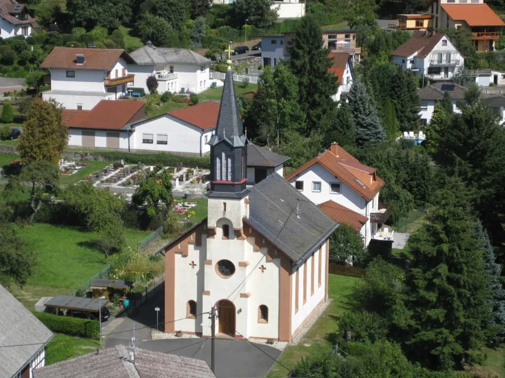 Evangelische Kirche in Alweilnau (Aufnahme vom Bergfried der Burgruine)