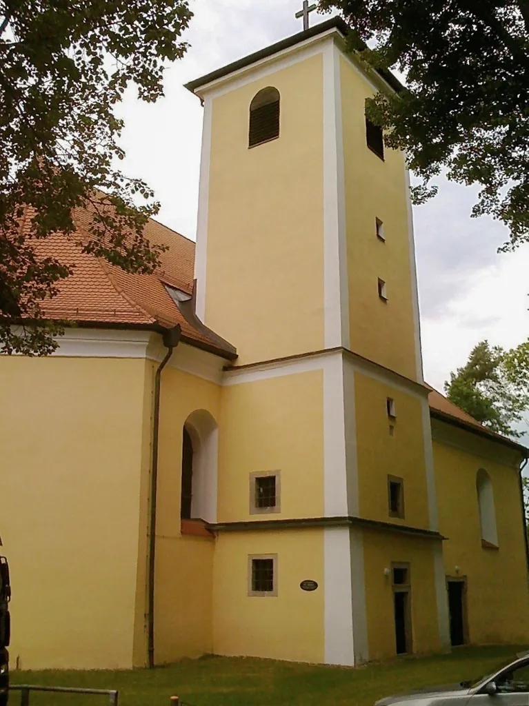 Aussenansicht der Mutter-Anna-Kirche in Mühlberg (Neustadt a. d. Waldnaab)