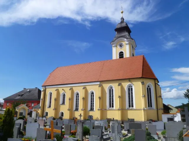 Kath. Pfarrkirche hl. Apostel Andreas, Friedhof mit Friedhofsmauer
