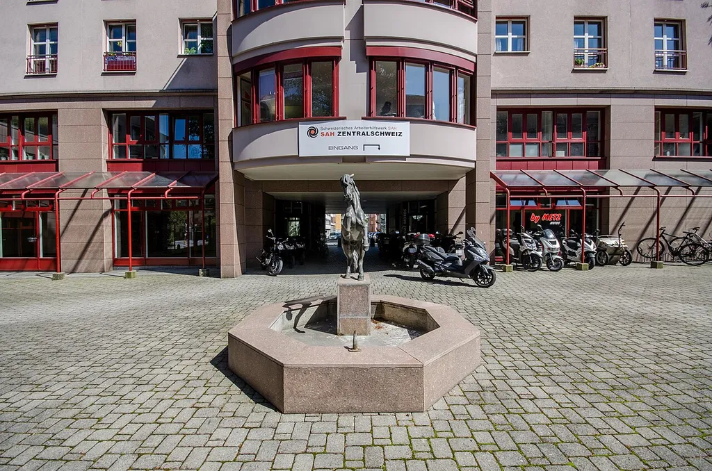 Picture of the "Rossbrunnen Pauluskirche" in Lucerne