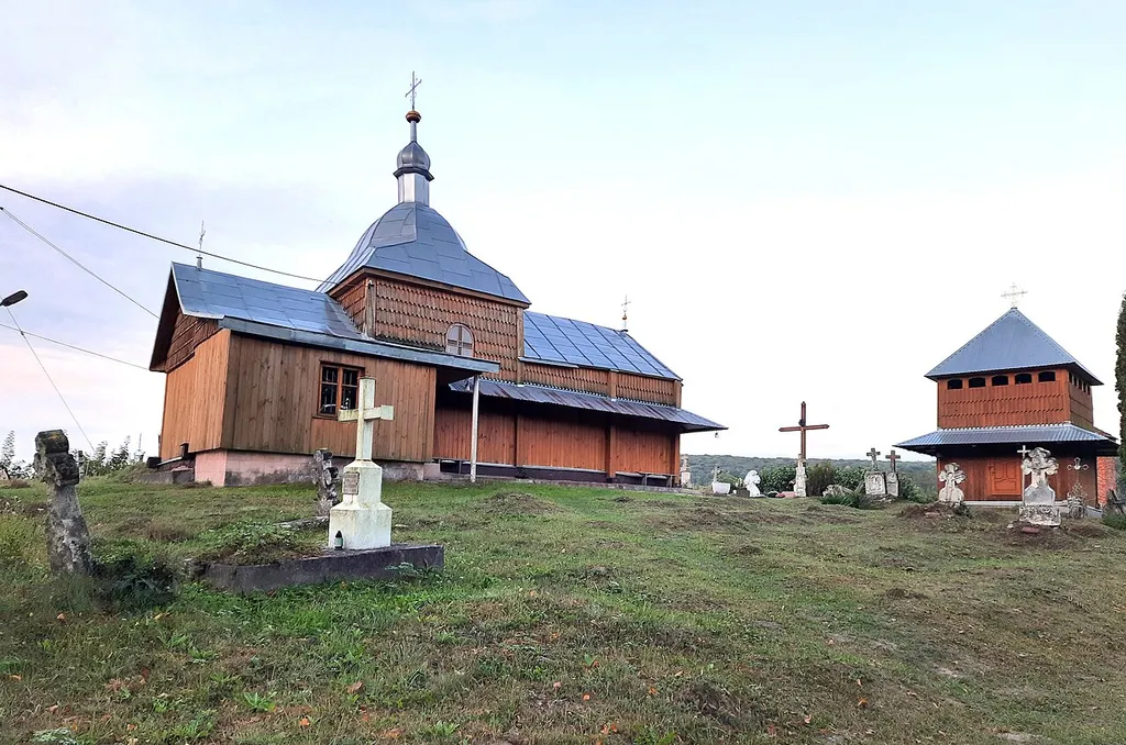 Церква Воздвиження Чесного Хреста Господнього, Пліхів, на кладовищі