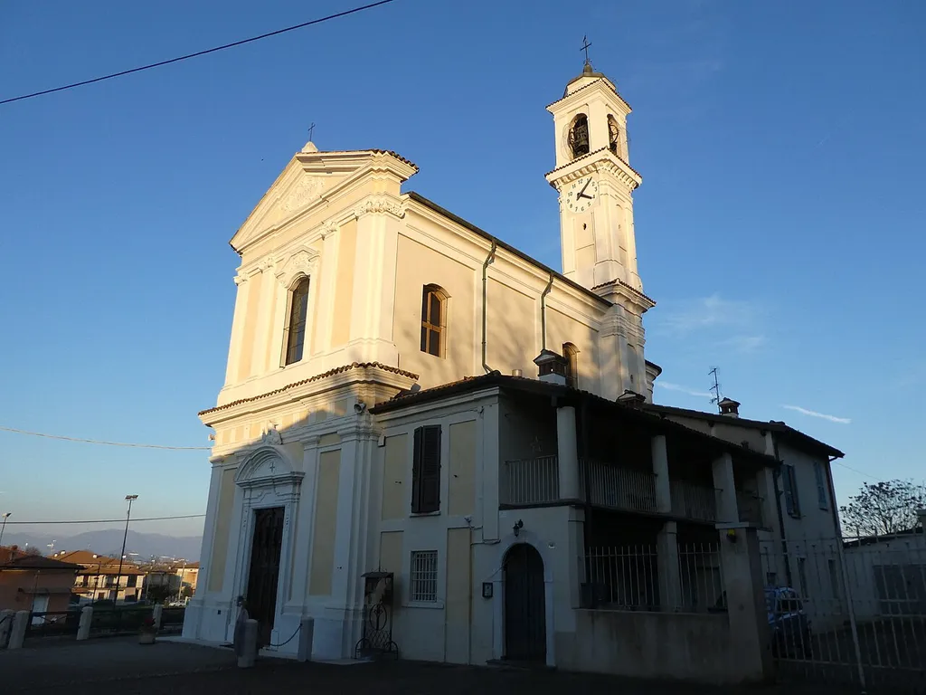 Fenili Belasi (Capriano del Colle, Lombardy, Italy), Holy Trinity church