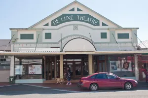 De Luxe Theatre