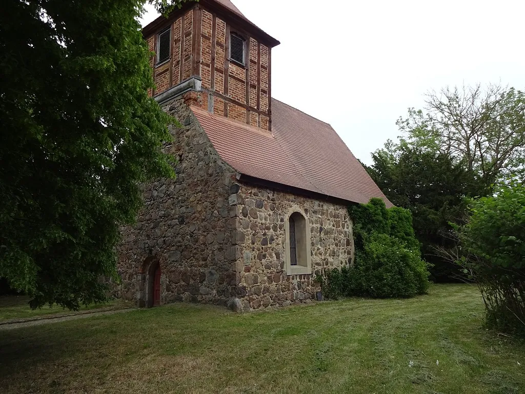 Wohlenberg ist ein Ortsteil der Gemeinde Altmärkische Höhe im Landkreis Stendal in Sachsen-Anhalt.