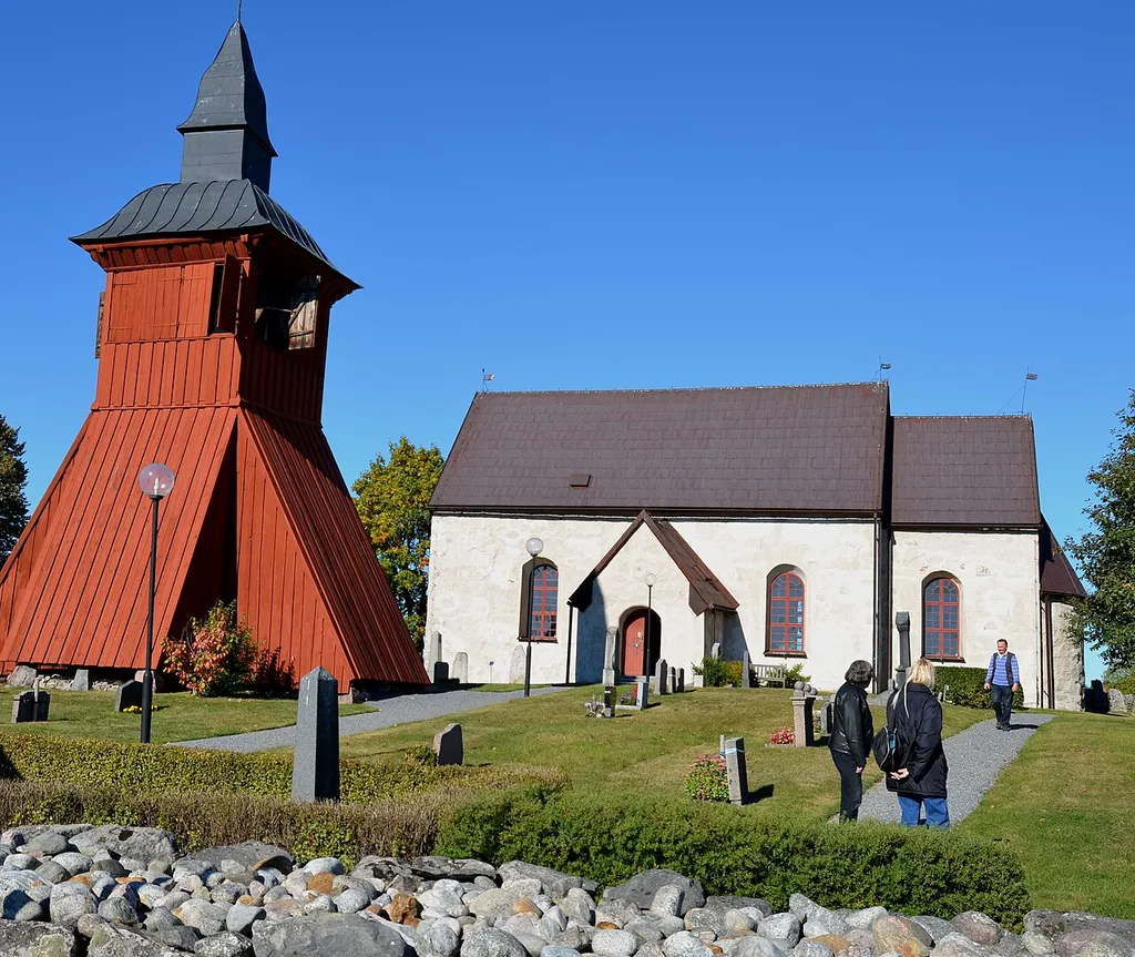 Byggnaderna och byggnadsdetaljer på Orkesta kyrka och klockstapel