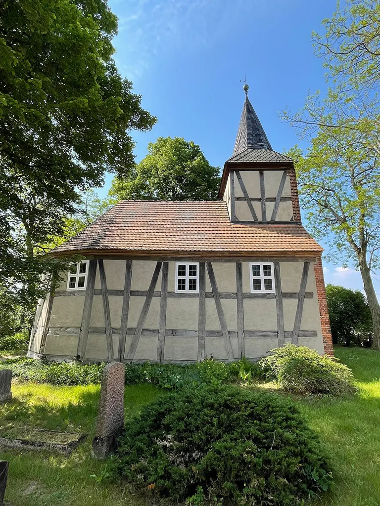 Die Dorfkirche Klein Briesen in Bad Belzig im Landkreis Potsdam-Mittelmark in Brandenburg ist eine Fachwerkkirche aus dem Jahr 1692 mit einer im Wesentlichen bauzeitlichen Ausstattung.
