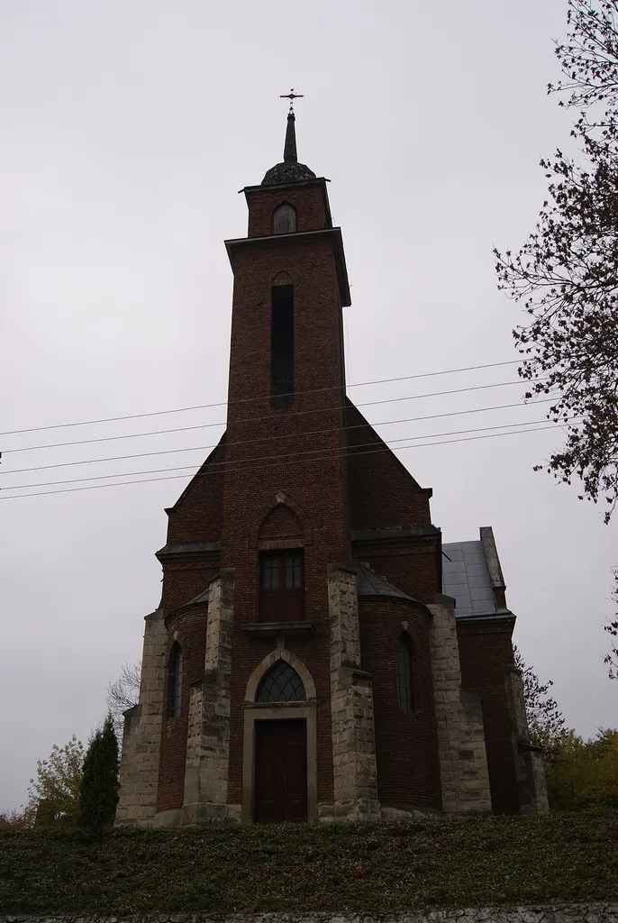 Костел в селі Хмелиськ