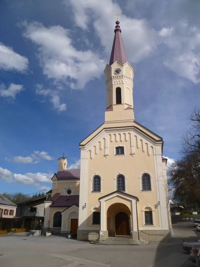 Kath. Pfarrkirche, Wallfahrtskirche Maria-Hilf und Verbindungsgang zum Kloster