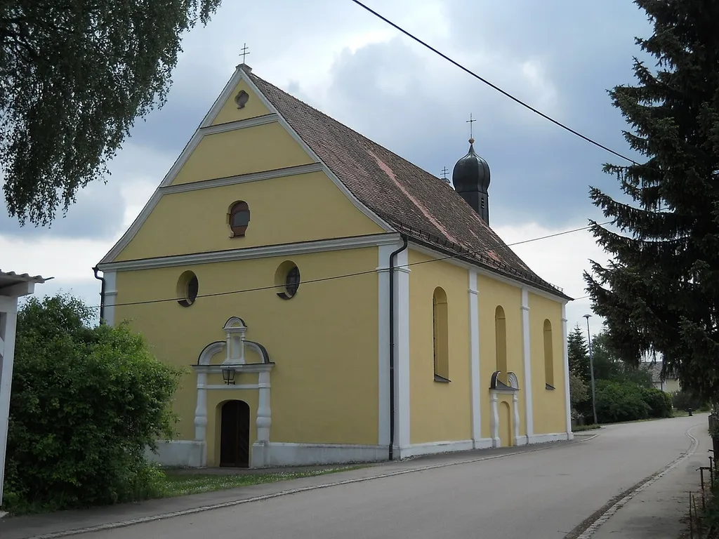 Kienberg, Ortsteil von Rennertshofen im bayerischen Landkreis Neuburg-Schrobenhausen, Wallfahrtskapelle St. Leonhard